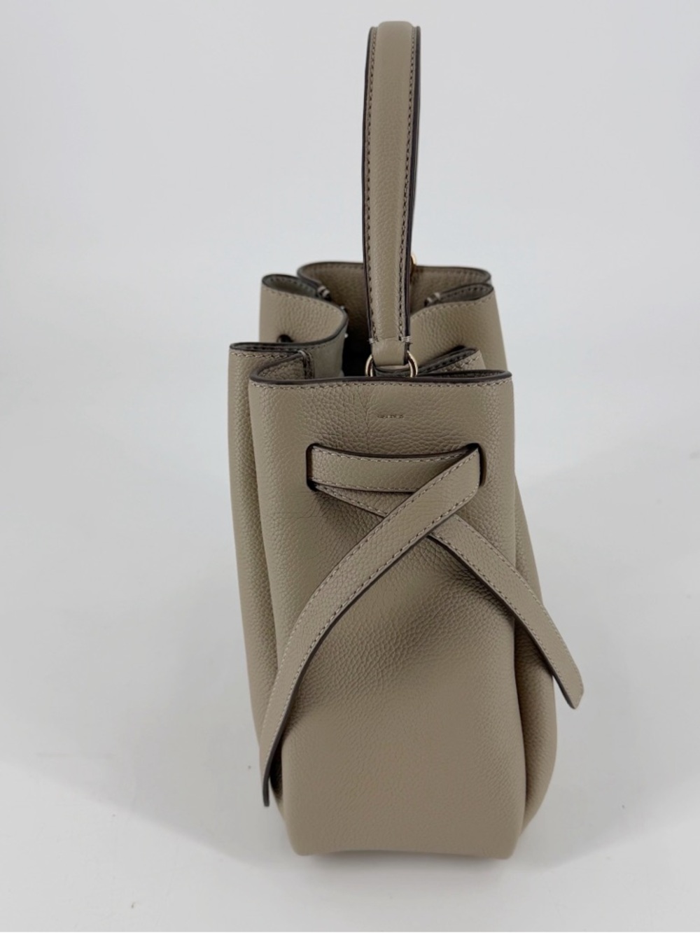 EUC! Tory Burch Romy Bucket Bag Pebbled Leather Purse Crossbody Taupe Beige - Picture 9 of 10